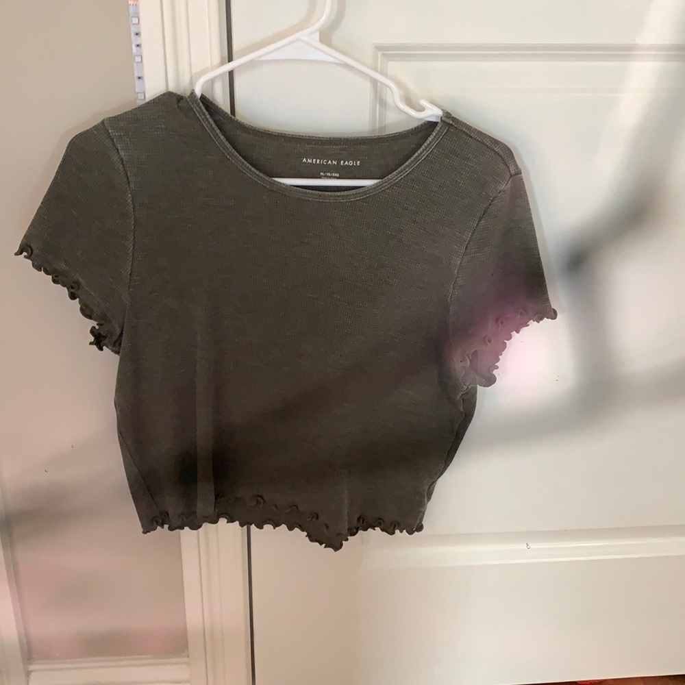 XL american eagle lettuce hem top